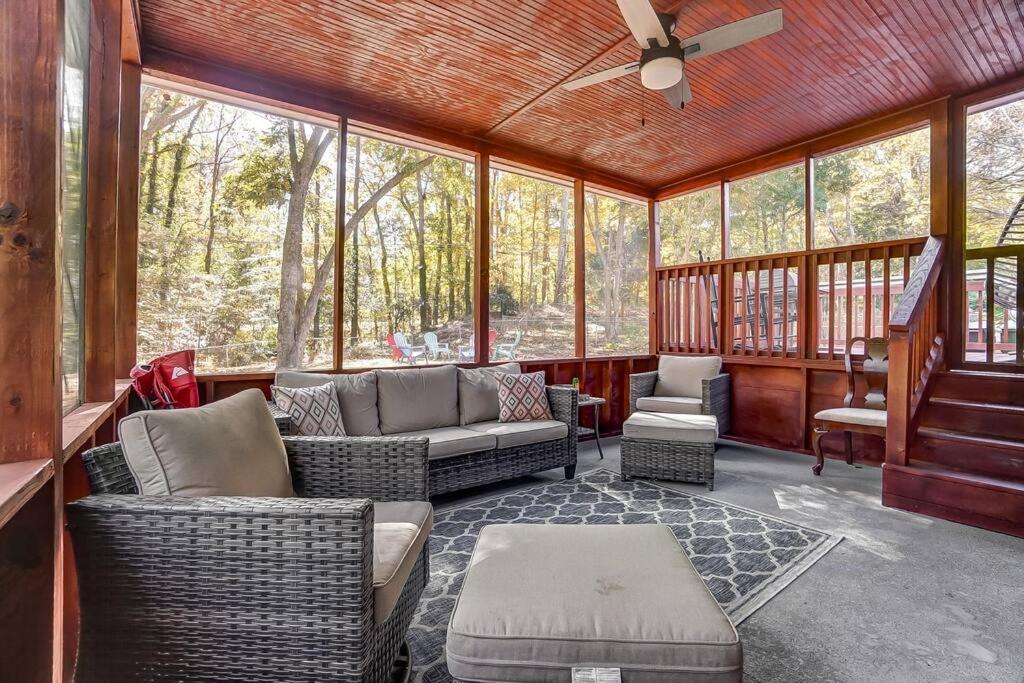 Charlotte Charm Haven With Outdoor Tv Exterior foto