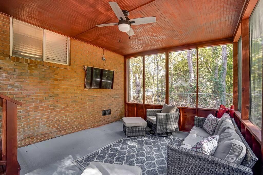 Charlotte Charm Haven With Outdoor Tv Exterior foto