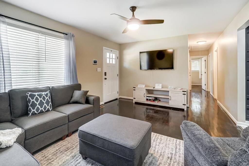 Charlotte Charm Haven With Outdoor Tv Exterior foto
