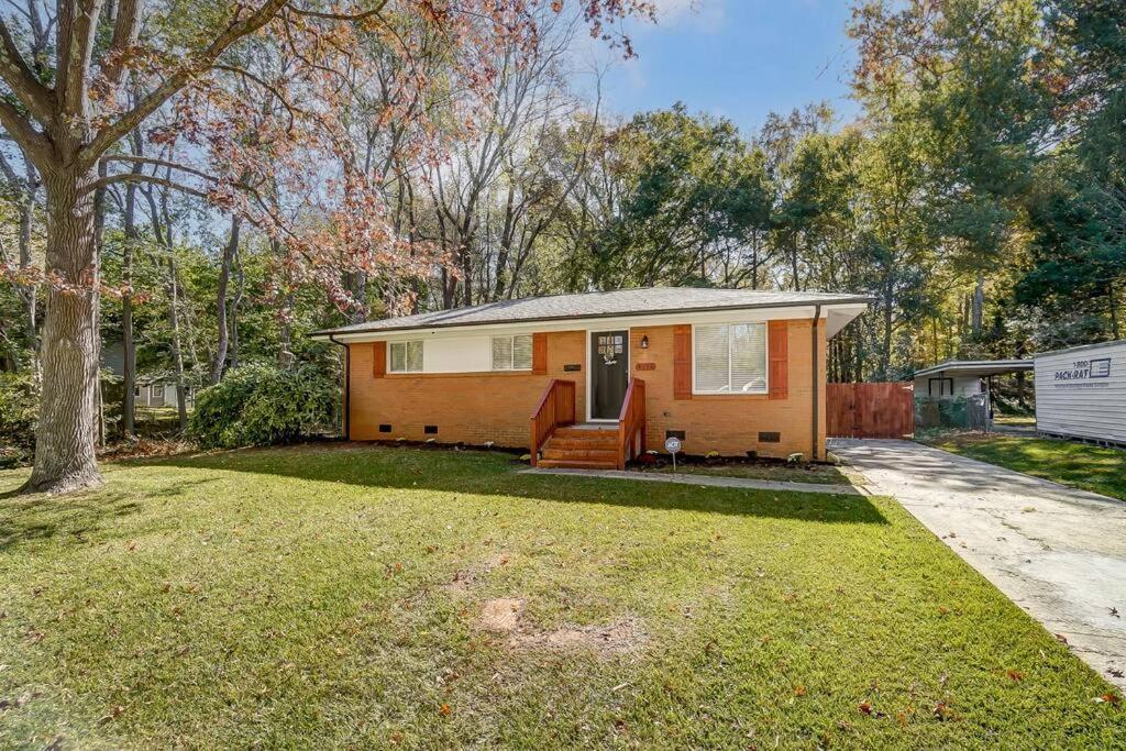 Charlotte Charm Haven With Outdoor Tv Exterior foto