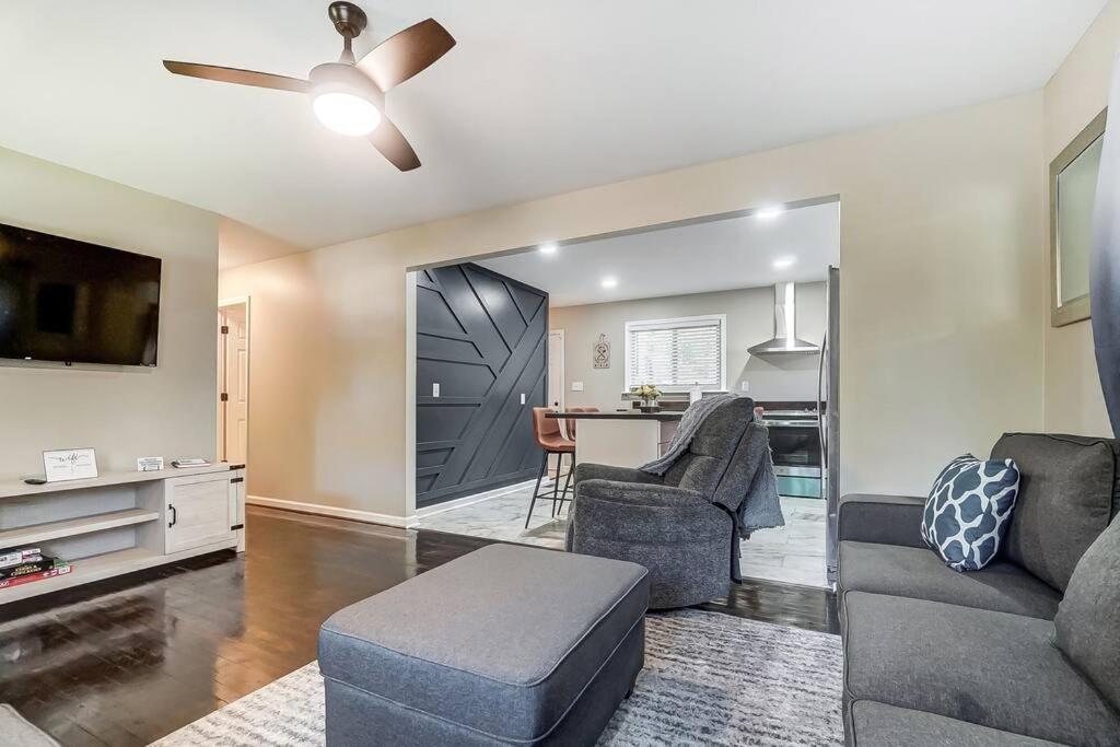 Charlotte Charm Haven With Outdoor Tv Exterior foto